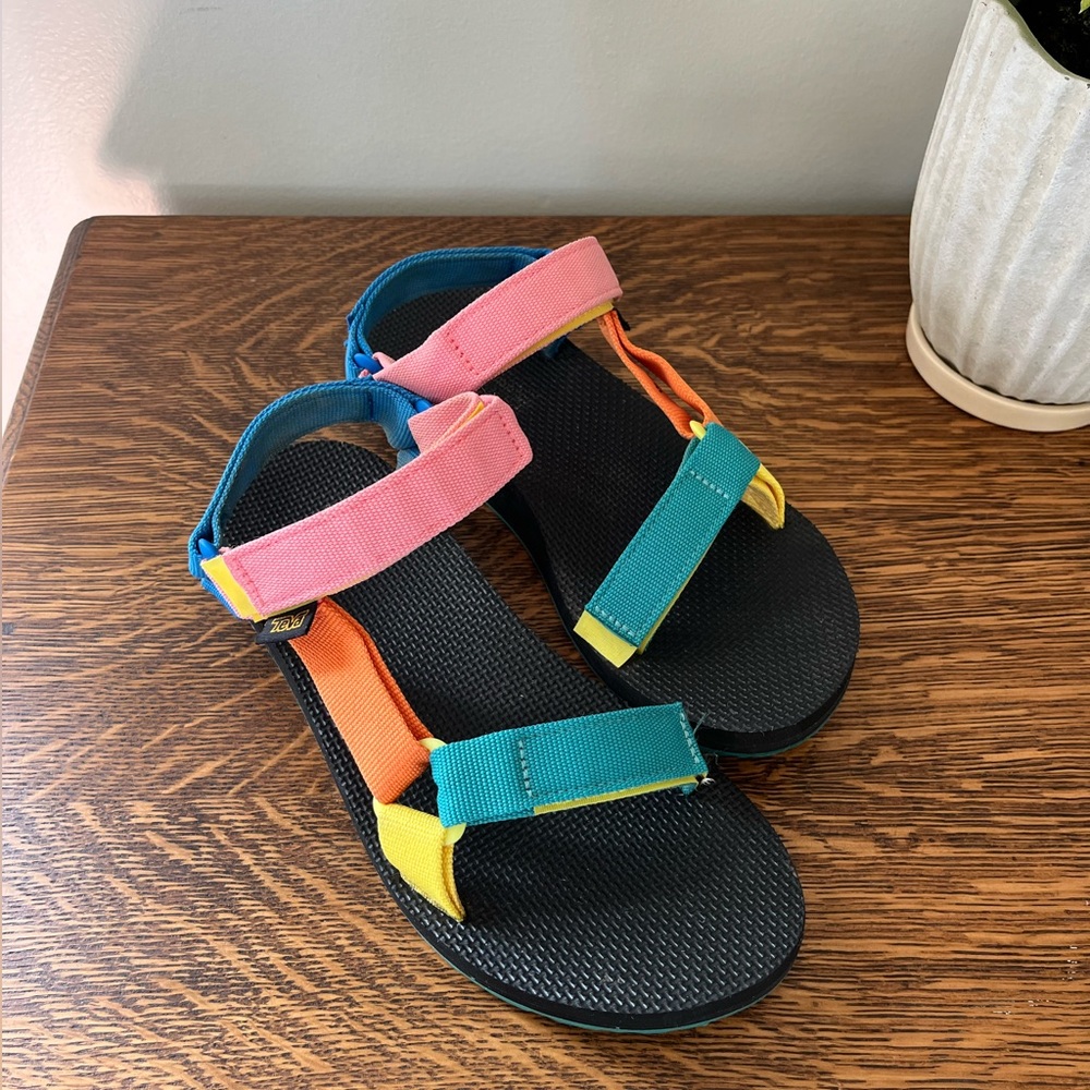 Teva’s Original Universal Sandal 90s Multicolor